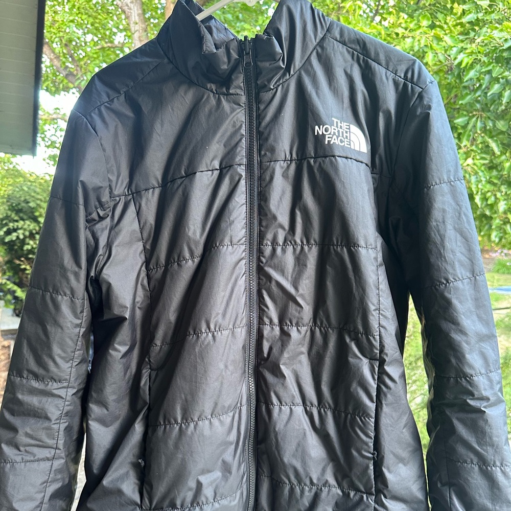 Medium black north face puffer. Worn very few times under a shell.